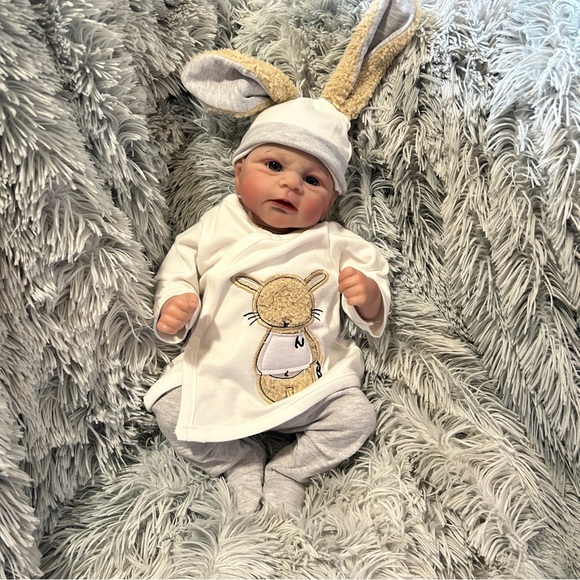 Reborn Baby Boy Cloth Body Full Silicone Vinyl Limbs & Accessories (NEW) - Picture 3 of 11